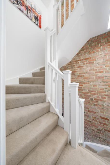 شقة Newly Refurbished 2 Bed Flat ميل هيل المظهر الخارجي الصورة